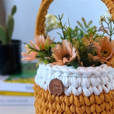 O “Cesto de Flores” em Latão: Uma Sinfonia de Texturas e Contornos Misteriosos!