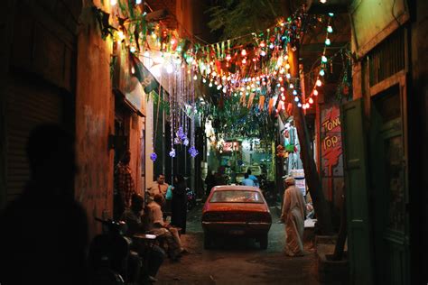 A Cairo Street - Uma Visão Onirica de Realidade Urbana Egípcia e Contraste Colorido Vibrante!